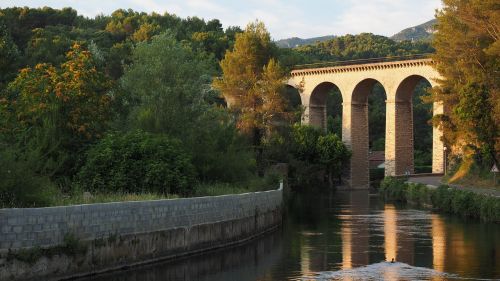 viaduct river sorgue