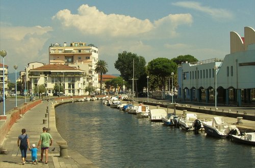 viareggio  italy  channel