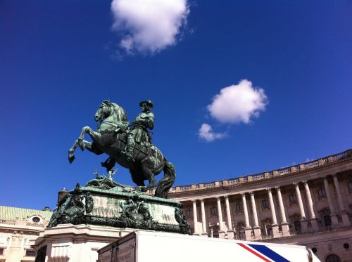 viena sky statue