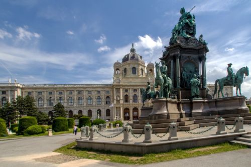 vienna museumsquartier monument