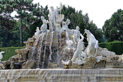 vienna schönbrunn fountain