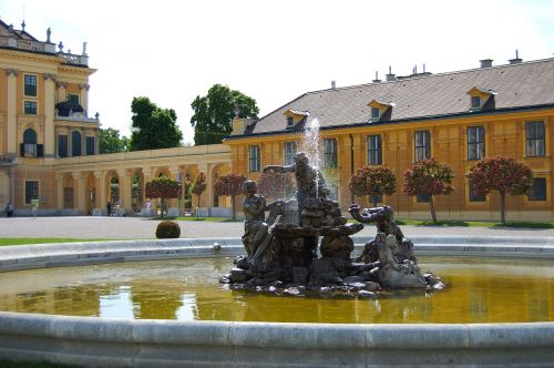 vienna schönbrunn fountain