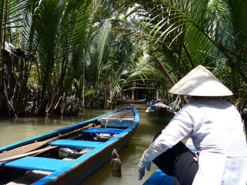 viet nam boat mekong