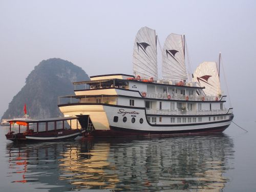 vietnam halong bay ship