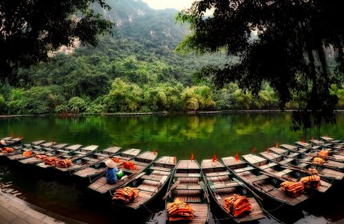 vietnam boats life jackets