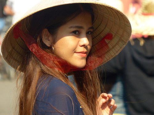 vietnam  hat  tradition