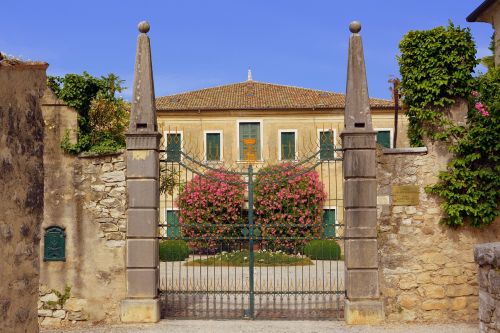 villa entry gate