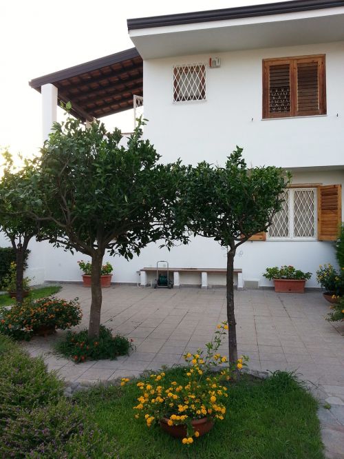 villa terrace garden