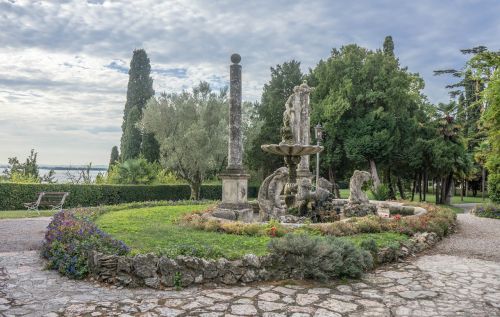 villa cortine sirmione garden