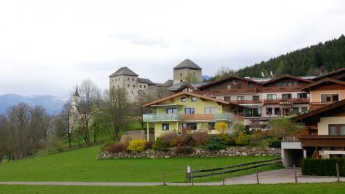 village the valley of the castle