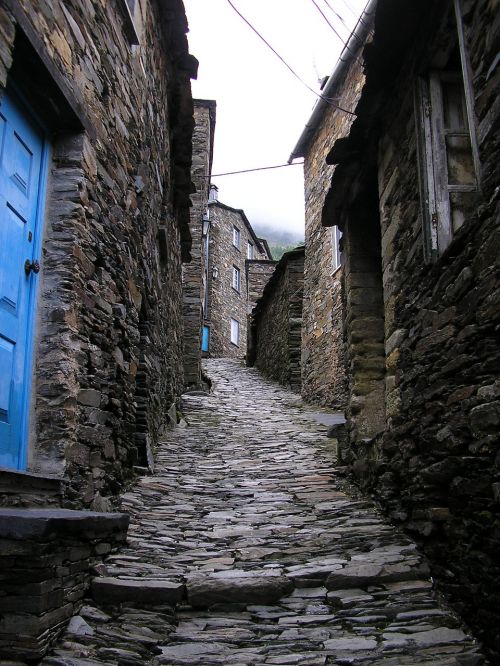 village schist houses alley