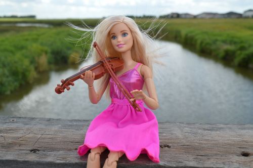 violin playing barbie