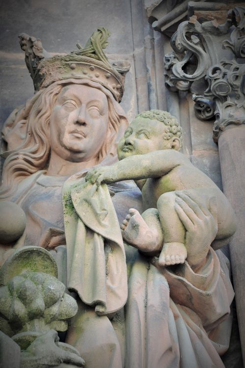 virgin virgin and child statue