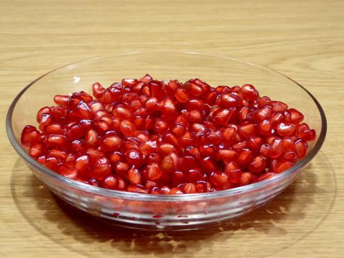 vitamins pomegranate fruit