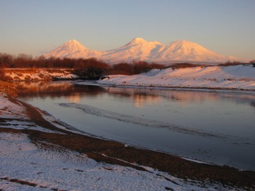 volcanoes snowy mountains vertices