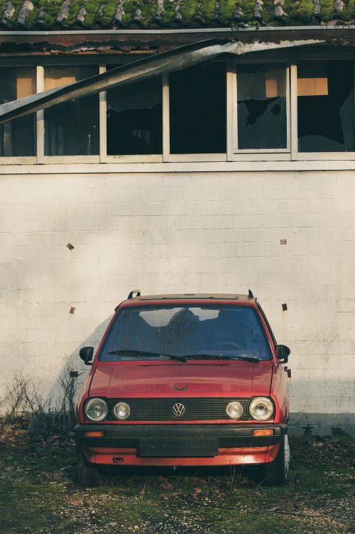 volkswagen red auto