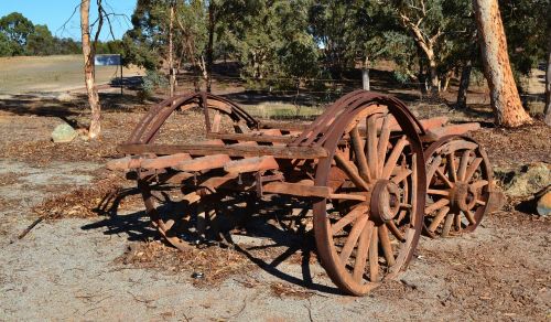 wagon junk old