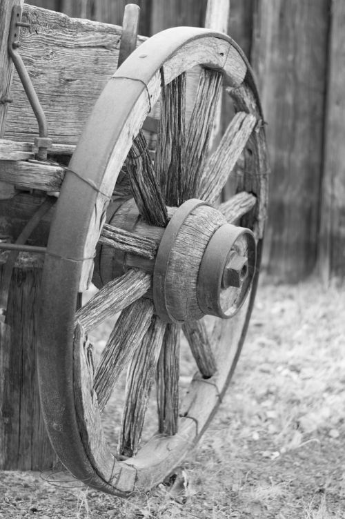 wagon wheel old black white