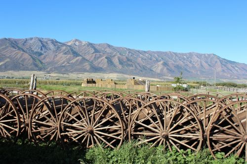 wagon wheel farm rustic