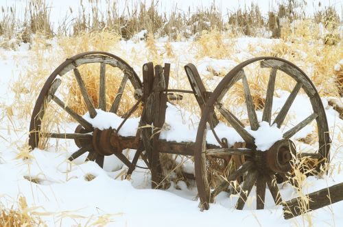 wagon wheels rustic antique