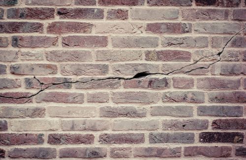 wall bricks crack
