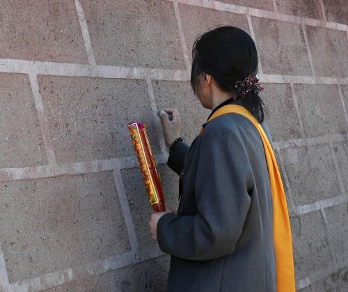 wall to write buddhism