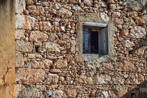 wall stone window
