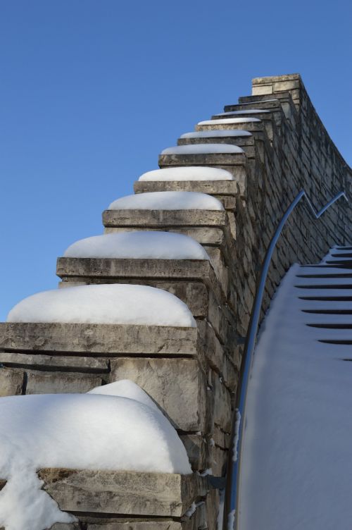 wall staples snow