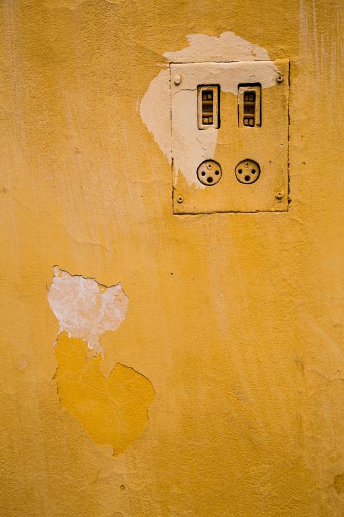 wall yellow socket