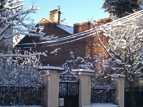 wall winter snow