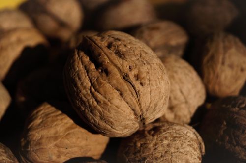walnut crop brown