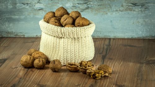 nuts crop bag