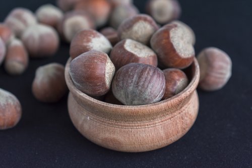 walnut  nuts  pine nuts