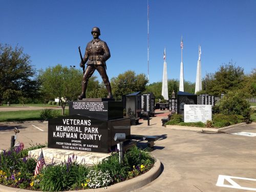 war memorial statue