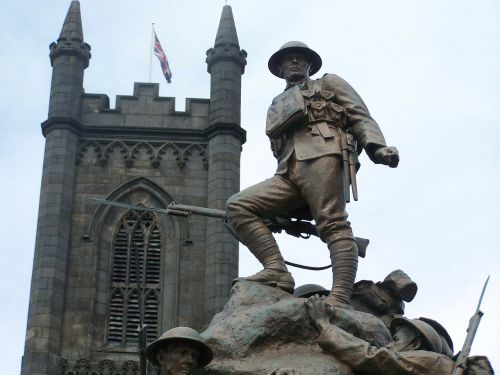 war memorial statue soldier