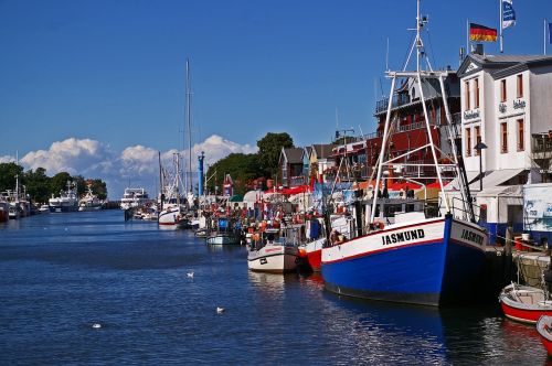 warnemünde port ship