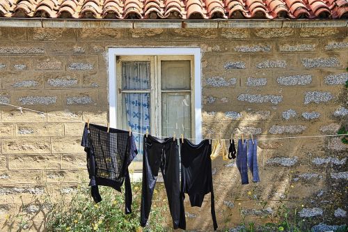 wash laundry clothes line