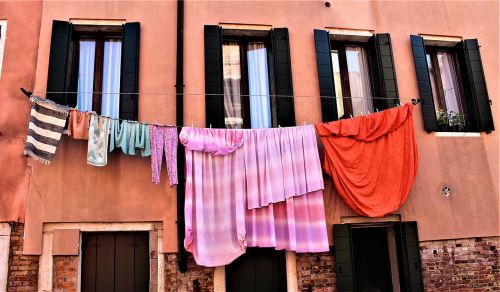 washing window clothesline