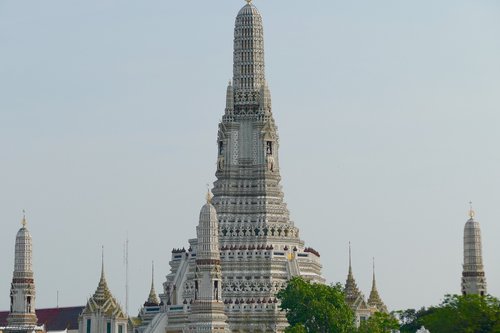 wat arun  bangkok  buddhism