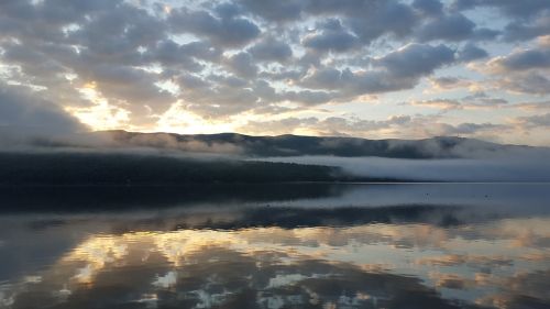 water reflection mountain