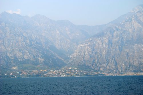 water lake garda