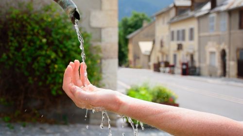 water hand fountain