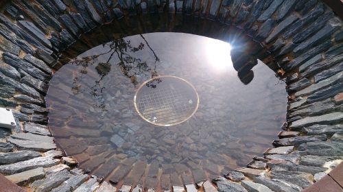 water fountain mirroring