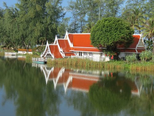 water  lake  house