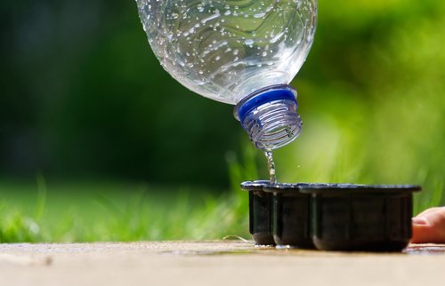 water  casting  flow bottle