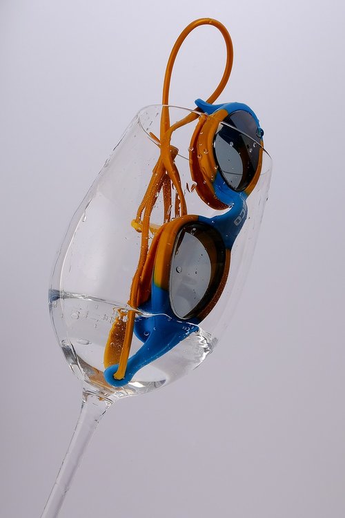 water  glass  diving mask