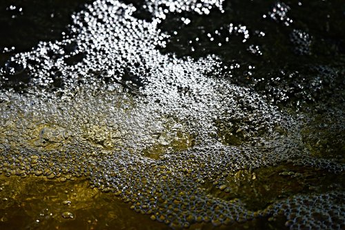 water  flowing  bubbles