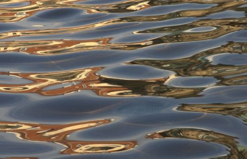 water mirroring wave