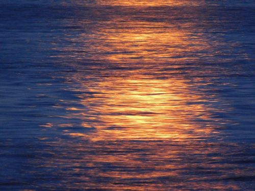 water refraction moon