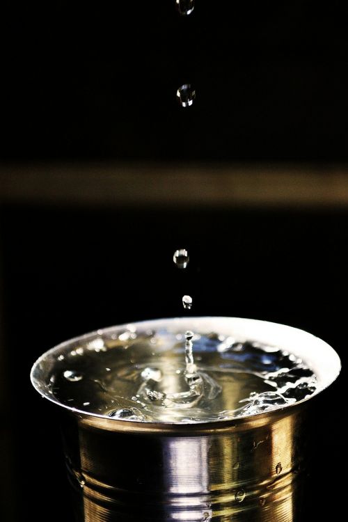 water drops water tumbler
